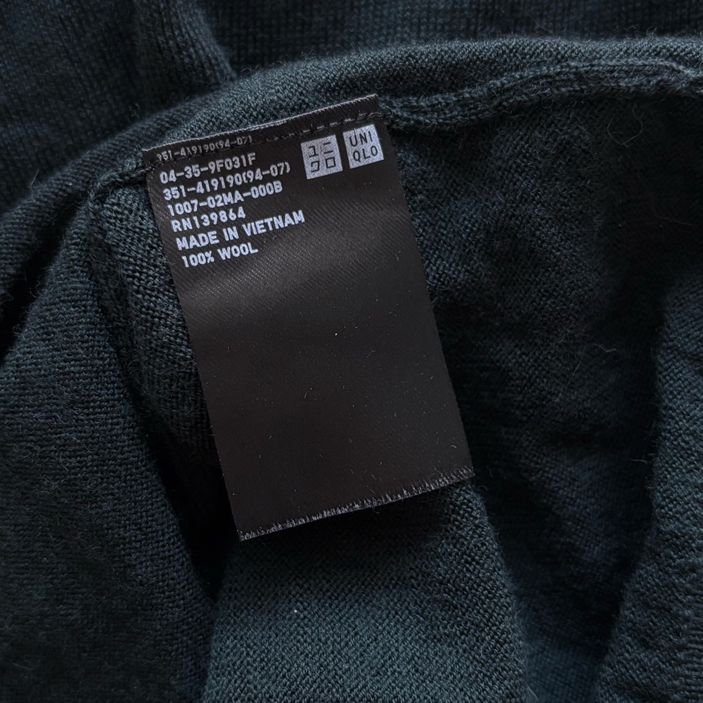 Uniqlo Men's 100% Wool Sweater, Set of 2, Small - Picture 7 of 10
